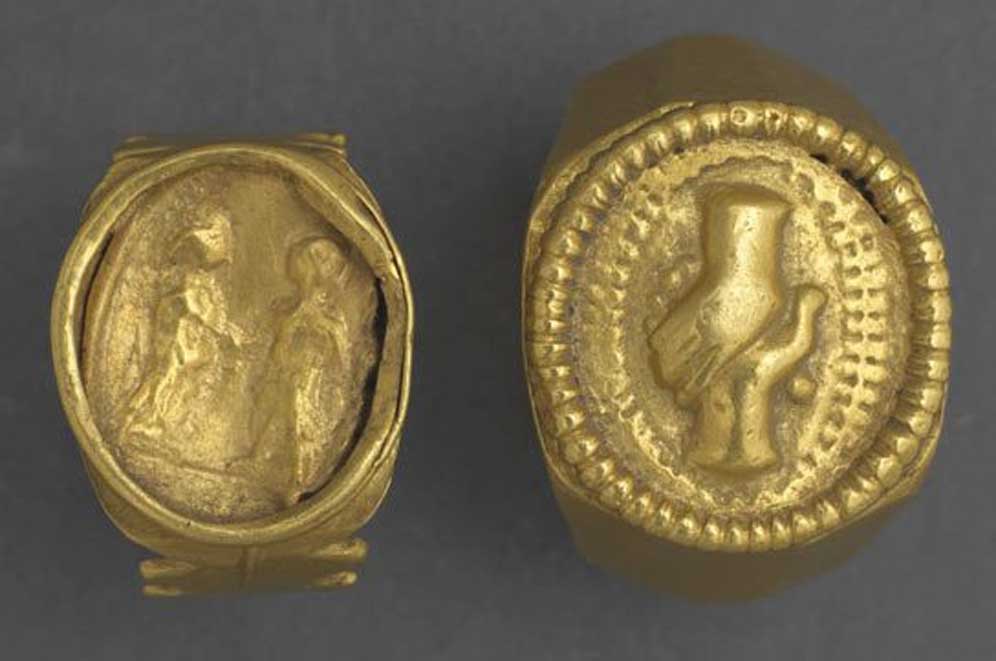 Anillos ‘fede’ de oro de los siglos II o III d. C. El diseño de las manos entrelazadas era entonces muy popular para los anillos de bodas romanos. (CC BY NC SA 4.0)