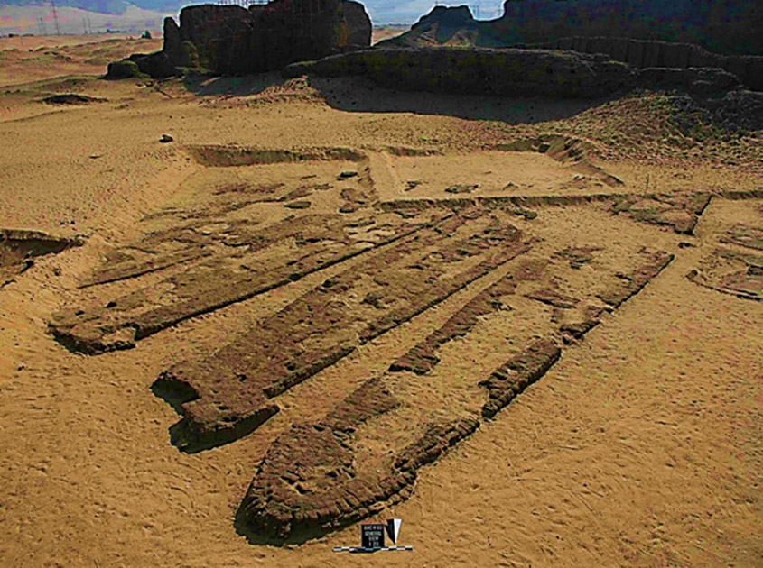 Algunos de los barcos de Abidos en sus tumbas de ladrillo. (Maritimehistorypodcast.com)