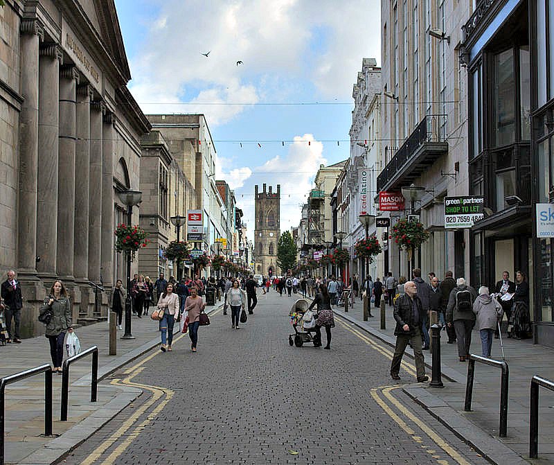 Bold Street en Liverpool, mirando en dirección a la Iglesia de San Lucas (Samwalton9/CC BY-SA 4.0)
