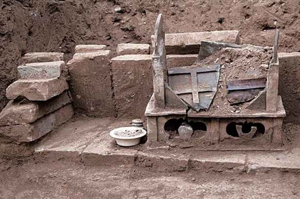 La caja cerámica con restos humanos incinerados que se cree podrían pertenecer a Buda. Fotografía: Chinese Cultural Relics