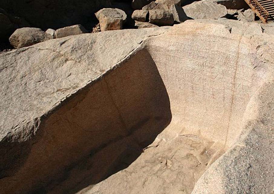 Asuán, Egipto. Cantera de granito con el hueco del que se extrajo un bloque para tallar un obelisco. (Glenn Ashton/CC BY SA 3.0)