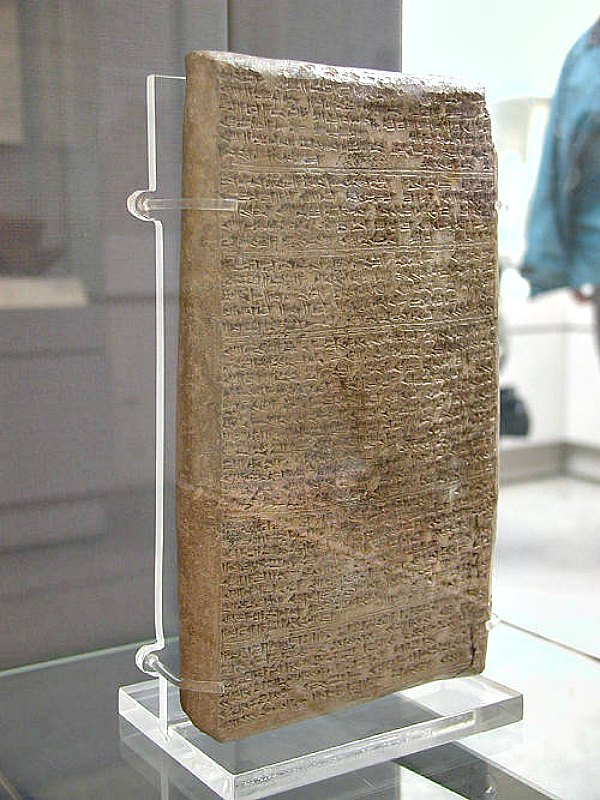 Tablilla cuneiforme correspondiente a una de las cartas enviadas por el rey Tushratta de Mitanni a Amenhotep III. Museo Británico de Londres, Inglaterra. (Public Domain)