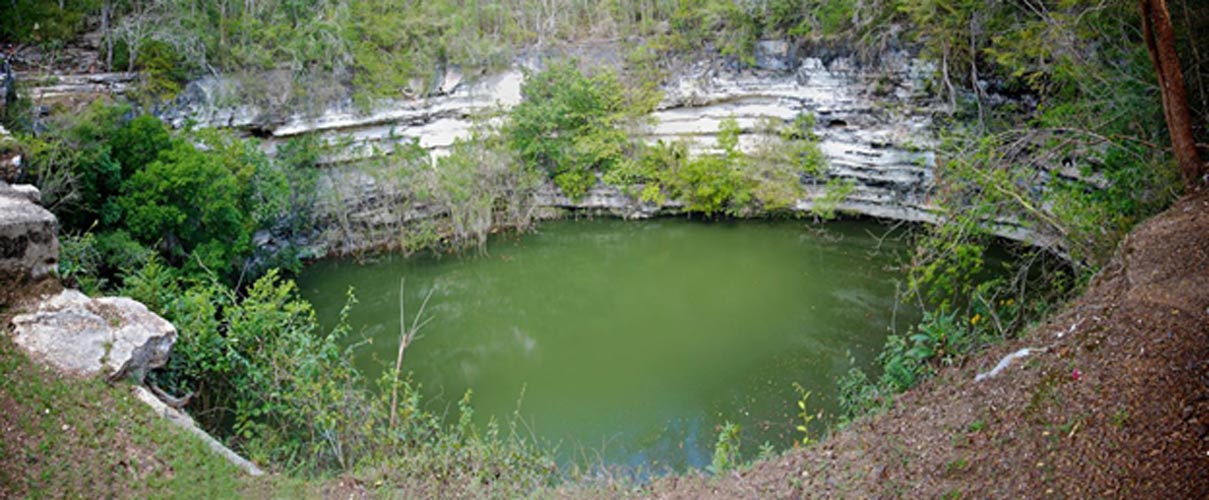 El Cenote Sagrado de Chichén Itzá (Public Domain)