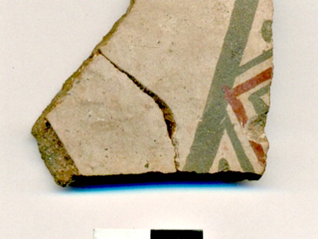 Fragmento de cerámica con diseño incaico de Cuzco, encontrado recientemente durante las excavaciones en torno a la Plaza de Armas de Santiago de Chile, en un estrato situado bajo la Catedral de Santiago (Fotografía: La Gran Época-MNHN)