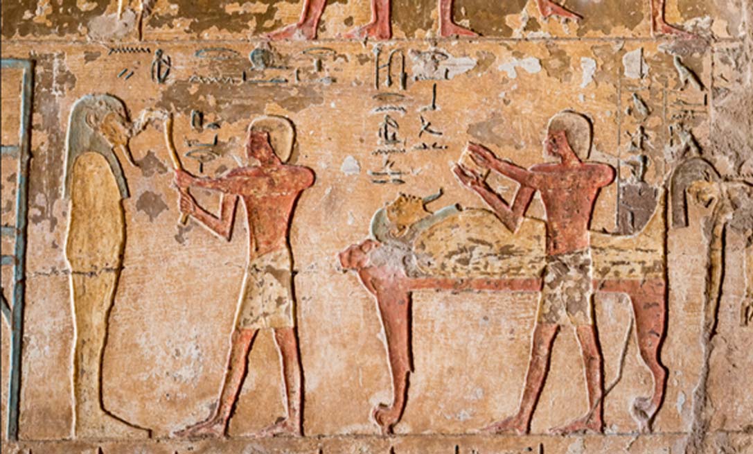 Ceremonia egipcia de la Apertura de la Boca. Relieve de la tumba de Renni (kairoinfo4u / flickr)