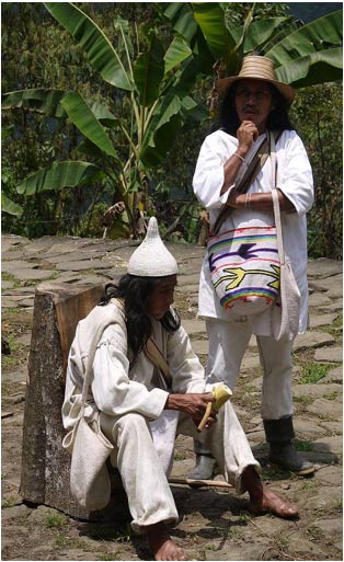 Chamán Indígena Koguis en Ciudad Perdida. Actualmente los Koguis son los herederos de la Civilización Tayrona. 2014, por Uhkabu 