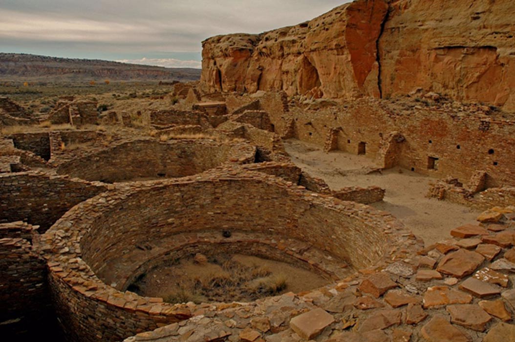 Chetro Ketl, una de las Grandes Casas de los Pueblo, se encuentra en el yacimiento arqueológico del Parque Histórico Nacional de la Cultura Chaco, Nuevo México (Public Domain)