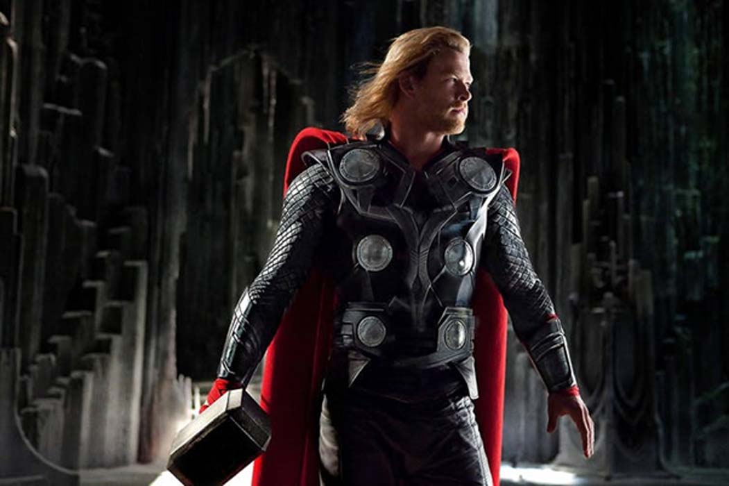 Chris Hemsworth caracterizado como el famoso dios nórdico Thor en la película de 2011 del mismo nombre. IMDB