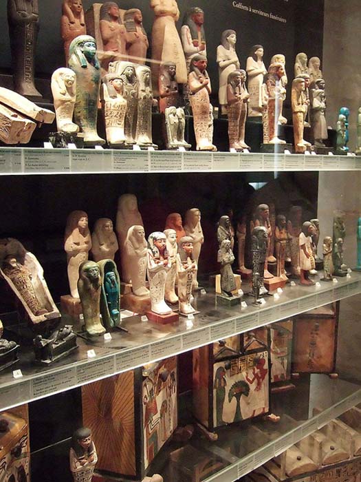 Shabtis expuestos en el Museo del Louvre, París. (CC BY-SA 3.0)