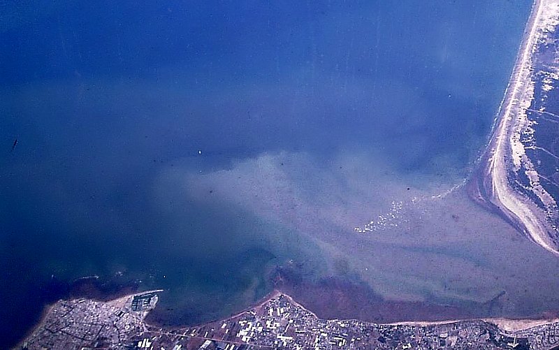 Vista aérea de la desembocadura del río Guadalquivir, en la península ibérica, lugar donde el nuevo estudio sitúa la antigua localización de la Atlántida. (Carlos Delgado/CC BY-SA 3.0)