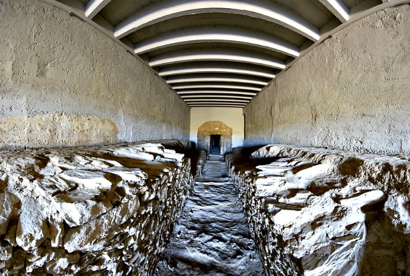 Corredor del dolmen de la Pastora, primer hallazgo descubierto en el yacimiento de Valencina de la Concepción, en Sevilla. (Cazalla Montijano, Juan Carlos/CC BY SA 3.0)