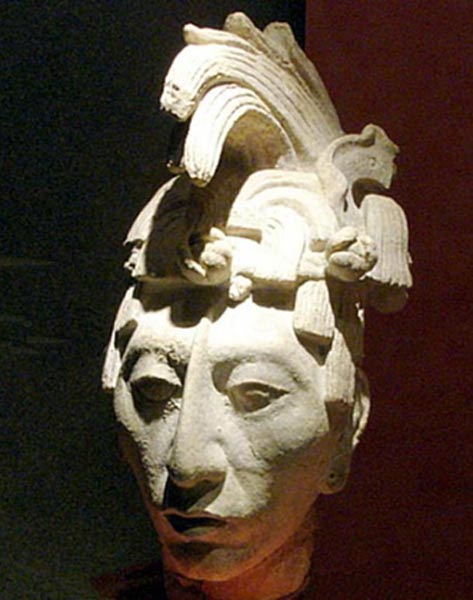 Escultura del rey K’inich Janaab’ Pakal, “Pakal el Grande”. Museo Nacional de Antropología, Ciudad de México. (Wikimedia Commons)