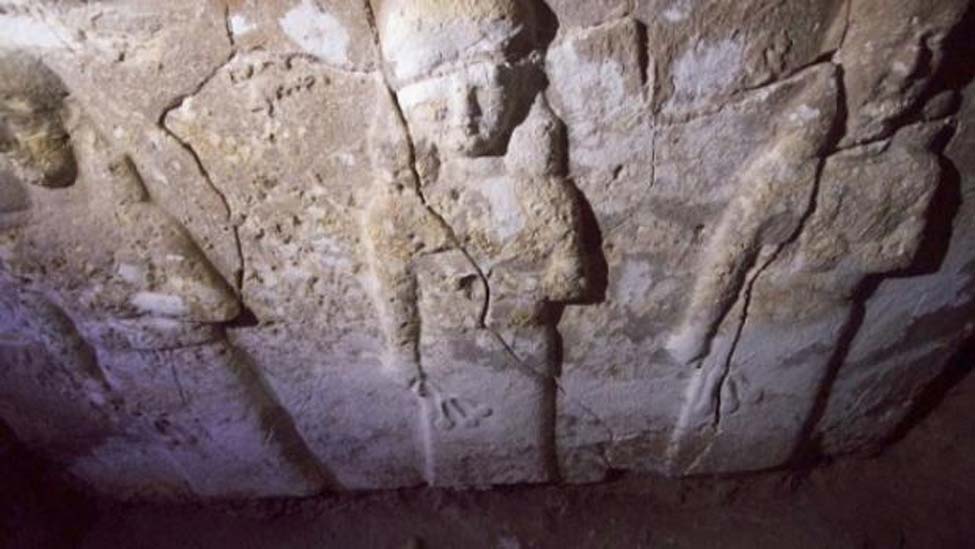 En el antiguo palacio se encontró una escultura asiria de piedra en la que se observa a una semidiosa derramando el “agua de la vida” para proteger a la humanidad. (Jérémy André)