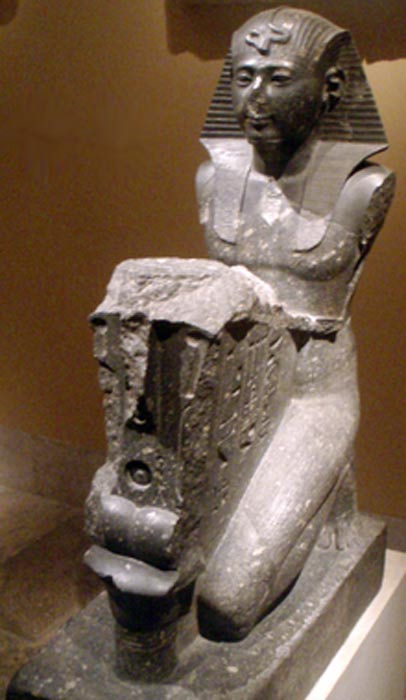 Seti I realizando una ofrenda a Osiris. (CC BY-SA 2.5)