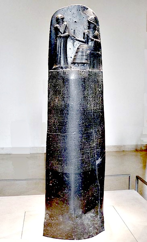 Estela de diorita negra con el Código de Hammurabi, esculpido entre los años 1792 a. C. y 1750 a. C. Museo de El Louvre de París, Francia. (Mbzt/GNU FREE)