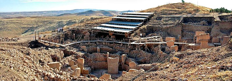 Vista panorámica del la zona sur de las excavaciones arqueológicas de Göbekli Tepe en Turquía. (Rolfcosar/GNU Free)
