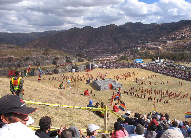 El Inti Raymi (Festival del Sol) en la fortaleza inca de Sacsayhuamán en Cusco, Perú, el 24 de junio del 2007. (CC by SA 2.0)