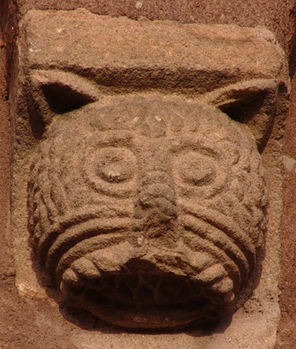 Cabeza de un gato en un relieve románico de Sigolshein, Francia. (CC BY 2.0)