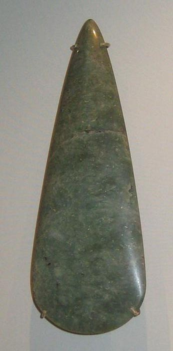 Hacha de jade, Canterbury, Kent, Inglaterra, Neolítico (4000 a. C. – 2000 a. C.) (Public Domain)