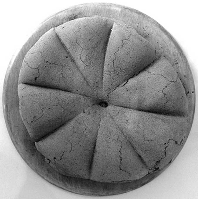 Hogaza carbonizada de antiguo pan romano hallada en las ruinas de Pompeya. (CC BY SA 2.0)