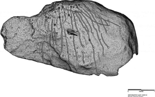 Ilustración de las marcas halladas recientemente sobre la superficie de la losa de piedra del Hendraburnick Quoit. Autor: Thomas Goskar