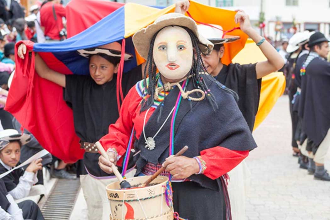 Moderno festival Inti Raymi en Saraguro, Ecuador. (Fotografía: April Holloway)