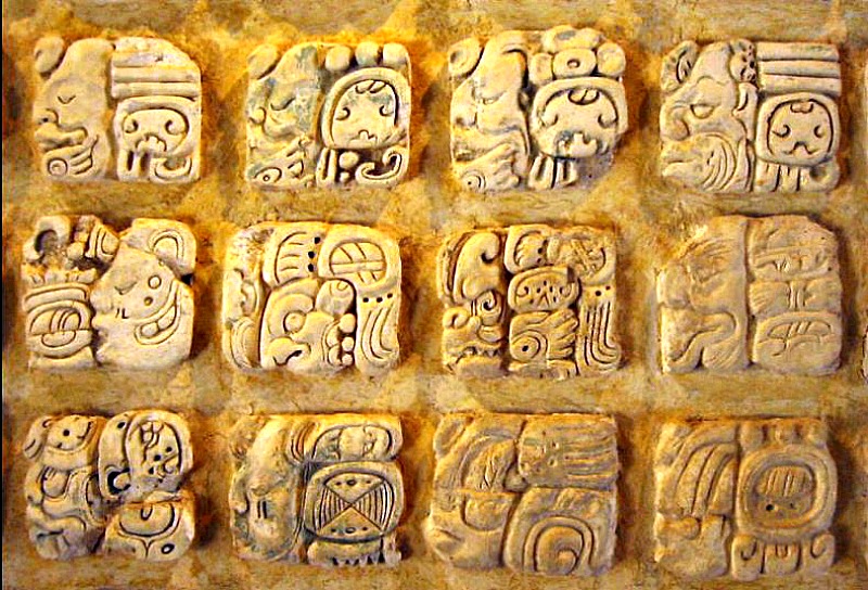 Ejemplo de escritura maya. (Wikimedia Commons)