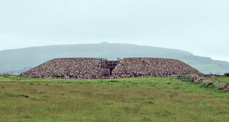Listoghil, en Irlanda, es una estructura datada en torno al año 3550 antes de Cristo. (Fotografía: Hipertextual)