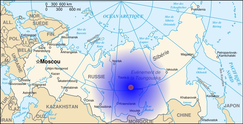 Localización y áreas del impacto del meteorito de Tunguska. Zona 1 (20 km): bosque destruido (rojo). Zona 2 (100 km): múltiples daños por fuego y animales muertos (naranja). Zona 3 (1500 km): eco y sonido de la explosión (difuminado azul). (Denys/GNU Free)
