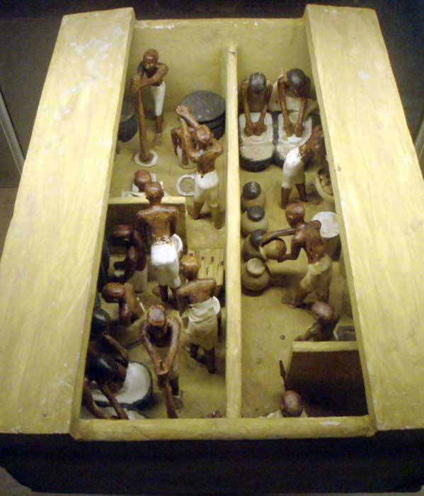 Antigua maqueta funeraria egipcia de una panadería y cervecería. (CC BY-SA 2.5)