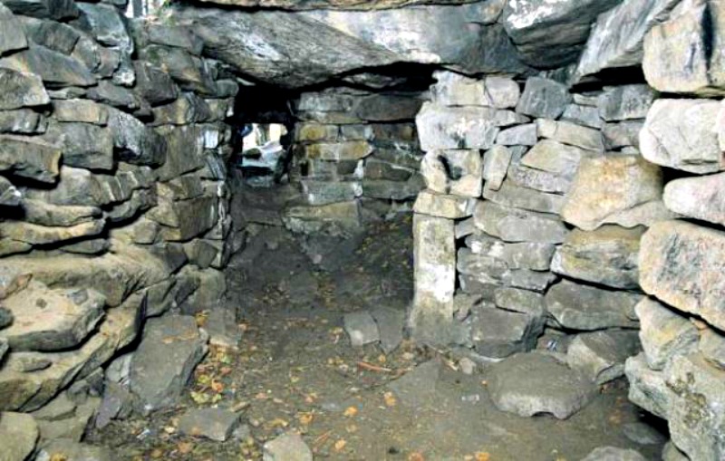 Interior del Megalito Número 1 de isla Vera (Imagen: Código Oculto)