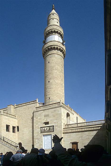 Minarete de la Mezquita del Profeta Jonás en Nínive, Mosul, año 1999. (CC BY SA 3.0)