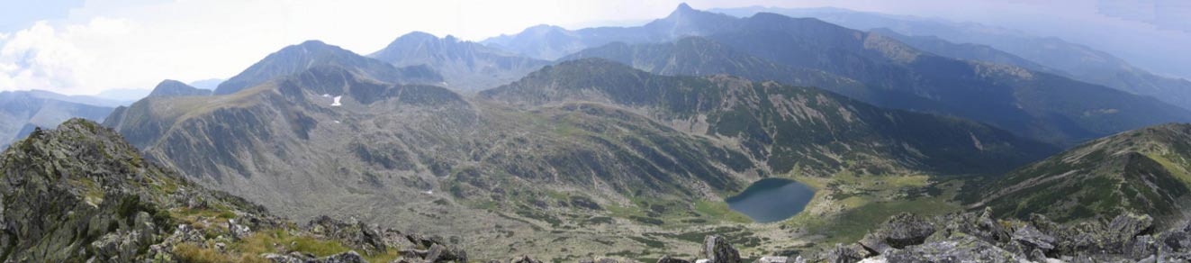 Los Montes Retezat, vistos desde la cima de uno de ellos (Vârfu Mare, "El Pico Alto"). (Public Domain)