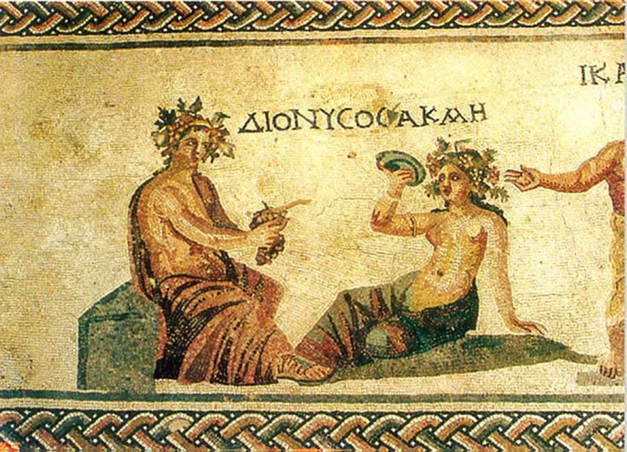 Mosaicos helenísticos descubiertos cerca de la ciudad de Pafos. En la imagen podemos observar a Dionisos, dios del vino. (Public Domain)