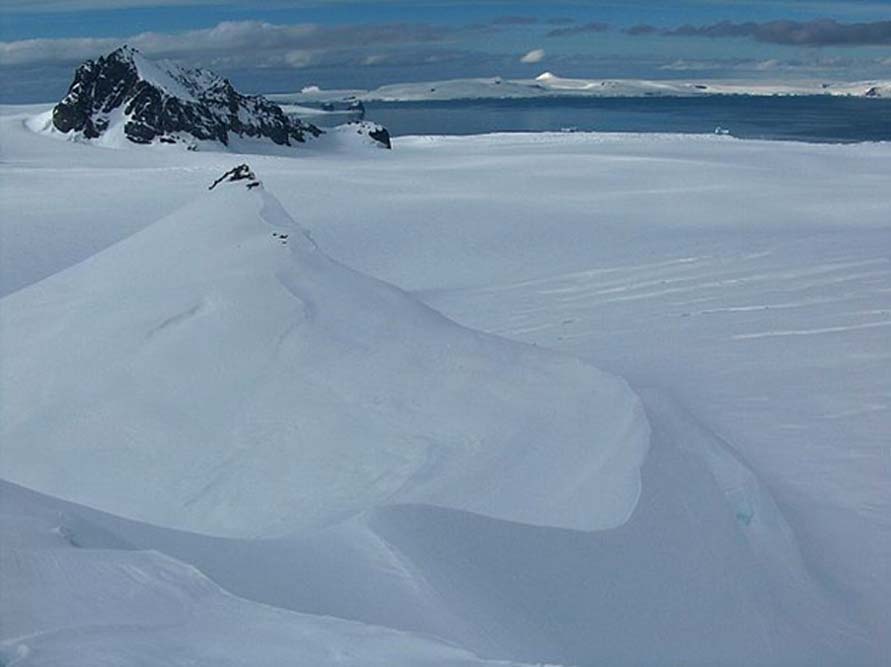 El nunatak Aheloy, una formación geológica natural de la Antártida (Public Domain)