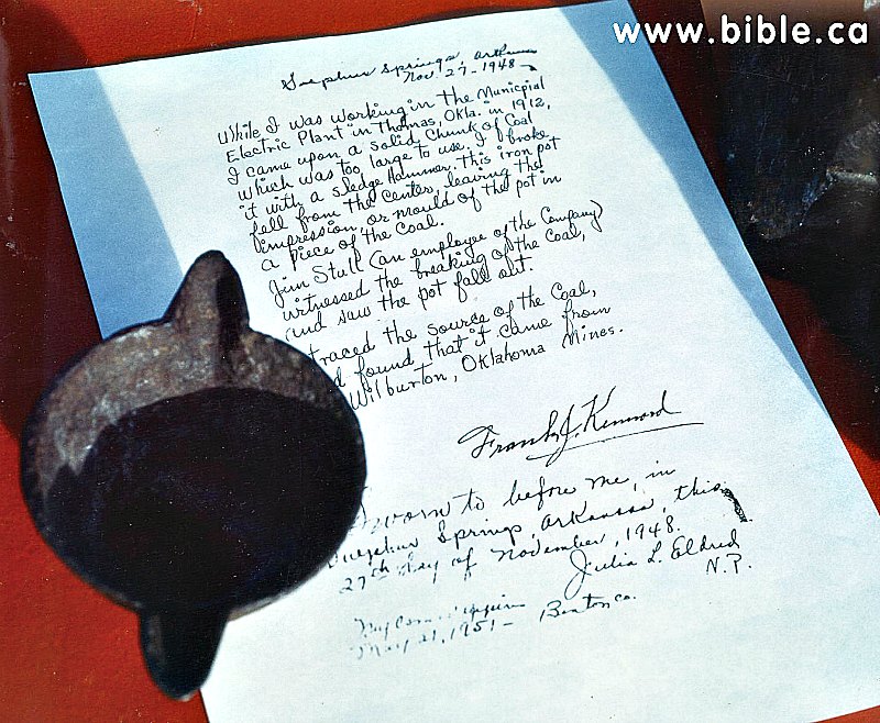 La olla encontrada por Frank J. Kennard y una carta suya manuscrita, confirmando su hallazgo. (Fotografía: Epoch Times)