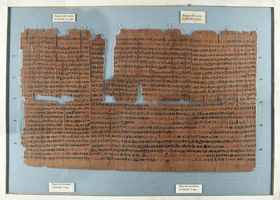 El Papiro de Brooklyn, un antiguo papiro médico egipcio que data de aproximadamente el 450 a. C. (Museo de Brooklyn)