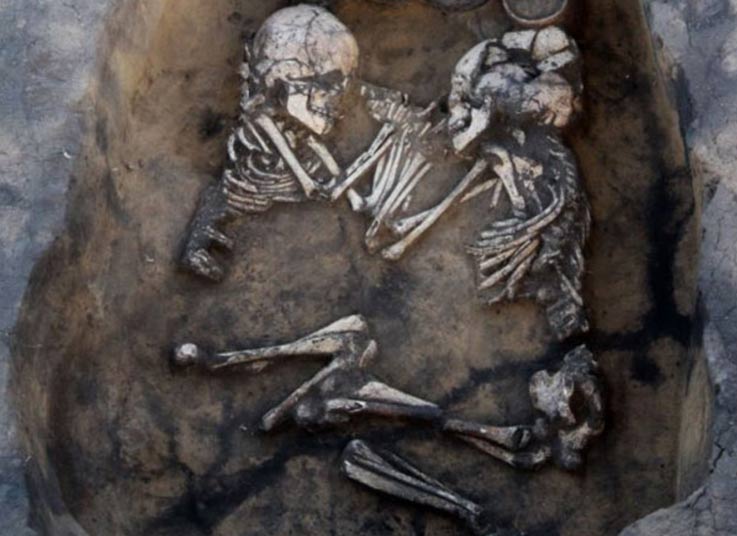 Pareja de la Edad del Bronce hallada en Novosibirsk, Rusia. (Amfipoli News)