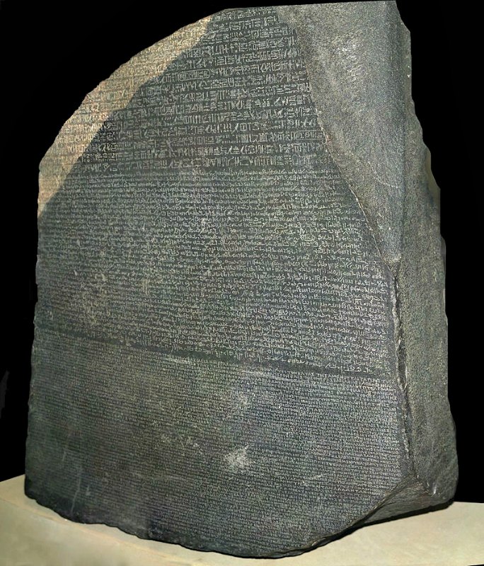 La Piedra Rosetta, un hallazgo gracias al cual se consiguió traducir los jeroglíficos egipcios. Museo Británico, Londres, Inglaterra. (Hans Hillewaert/CC BY-SA 4.0)