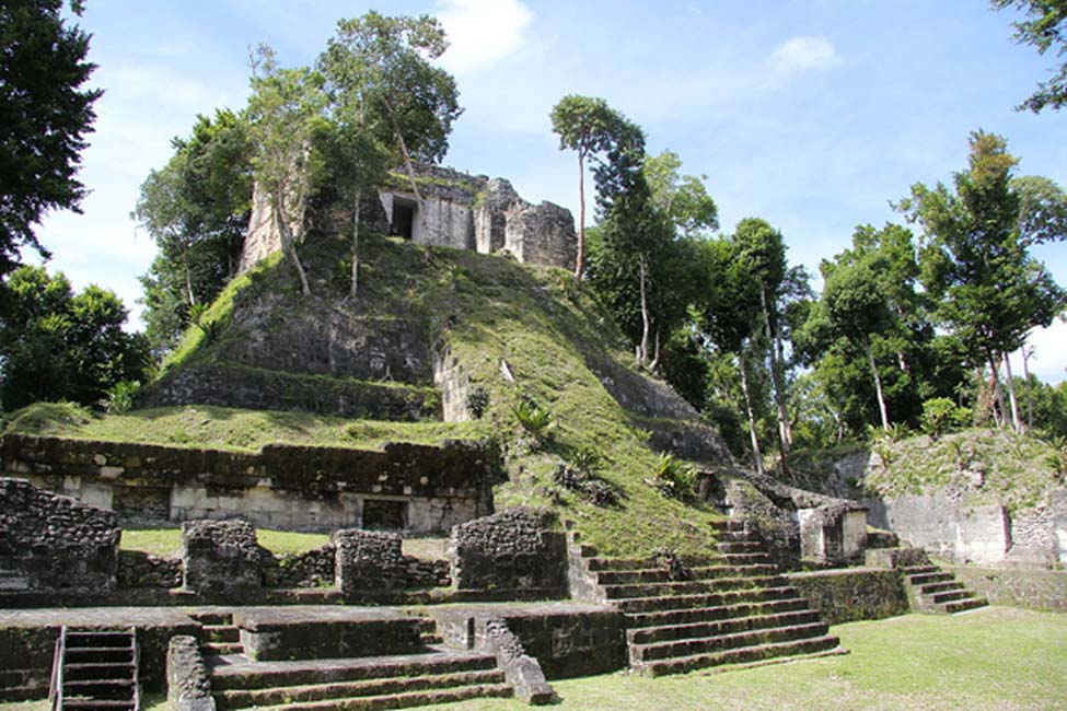 Pirámide del Templo E de Nakum, Petén, Guatemala. Imagen meramente representativa. (CC BY-SA 4.0) 