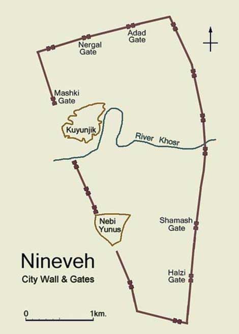 Plano simplificado de la antigua Nínive en el que podemos observar el trazado de la muralla y la ubicación de las puertas de entrada a la ciudad. Imagen creada por Fredarch. (CC BY-SA 3.0)