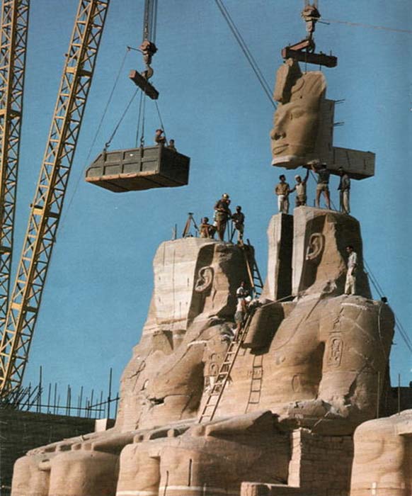 El desmontaje y la reconstrucción de Abu Simbel constituyeron una impresionante gesta de ingeniería (Dominio público)