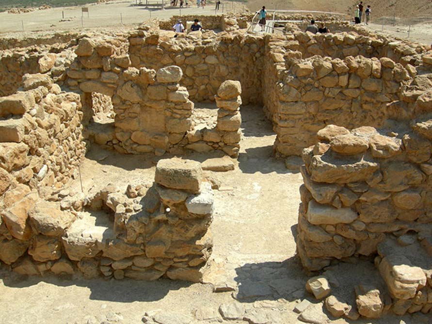 Ruinas de antiguas viviendas en Qumrán. (Dominio público)