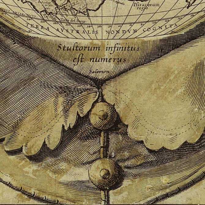 Detalle de la inscripción del mapamundi con la frase en latín ‘stultorum infinitus est numerus’ - ‘el número de tontos es infinito’ (Public Domain)