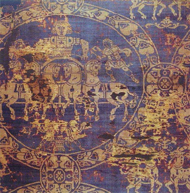 Fragmento del sudario con el que fue enterrado el emperador Carlomagno en el año 814. Es de oro y púrpura tiria de Constantinopla. (Public Domain)