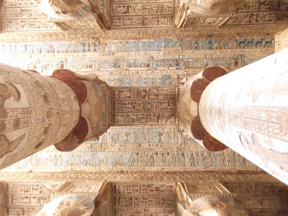 Los magníficos techos del interior del Templo de Hathor (CC by SA 3.0)