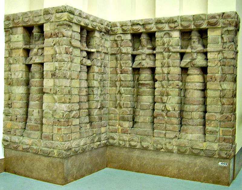 Sección de una de las fachadas del templo de Inanna construido en Uruk por orden del rey Karaindash. Museo de Pérgamo. Berlín, Alemania. (Marcus Cyron/Public Domain)