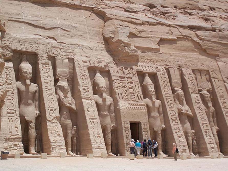 Templo de Nefertari (‘Pequeño Templo’) en Abu Simbel (Dominio público)