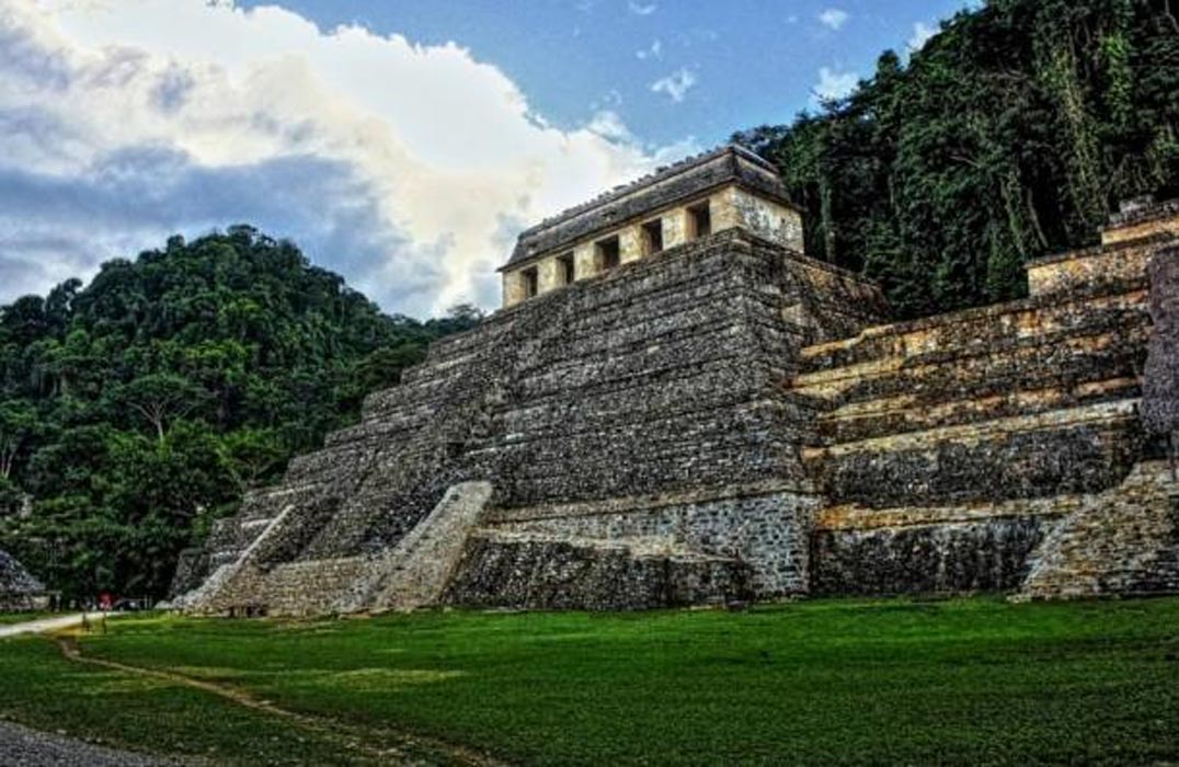 Templo de las Inscripciones, Palenque, México ( Daniel Mannerich / Flickr )
