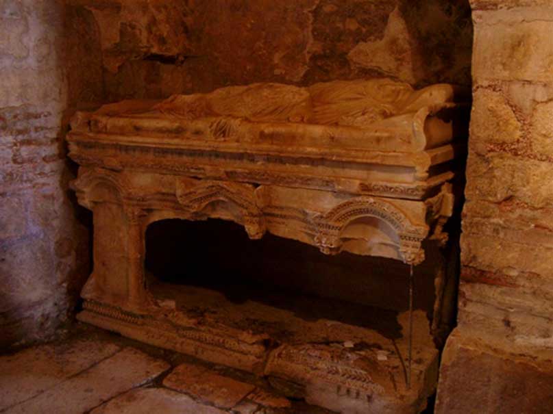 Tumba de la Iglesia de San Nicolás en Demre que podría albergar los restos mortales de San Nicolás (CC BY-SA 3.0)